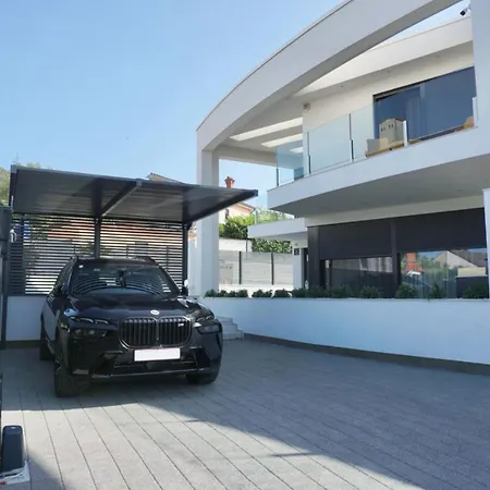 Sarah Vilă Vantacici