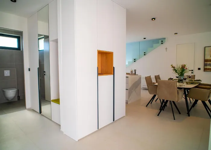 Sarah ヴィラ ヴァンタシチ