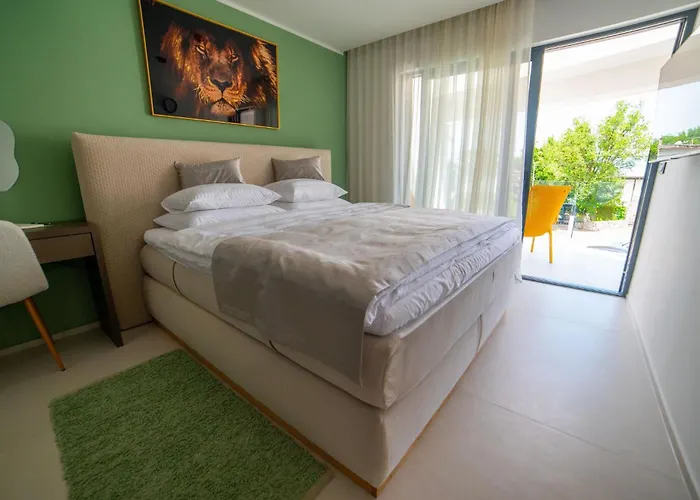 Sarah ヴィラ ヴァンタシチ