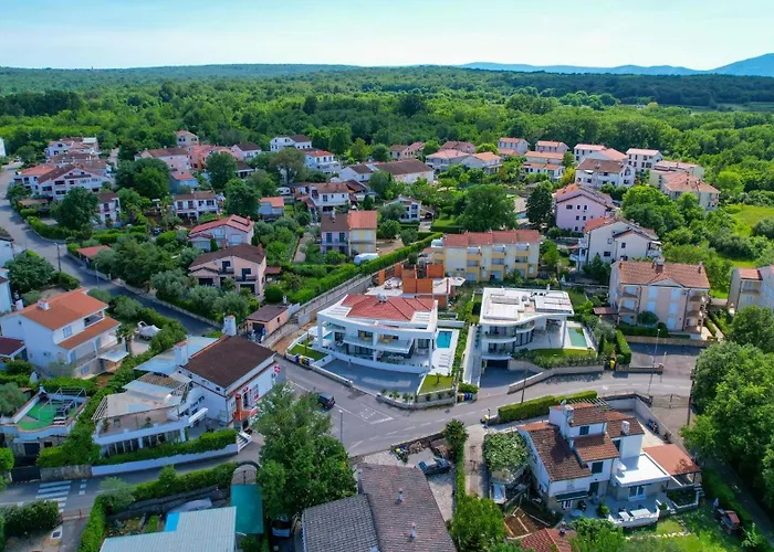 Sarah ヴィラ ヴァンタシチ