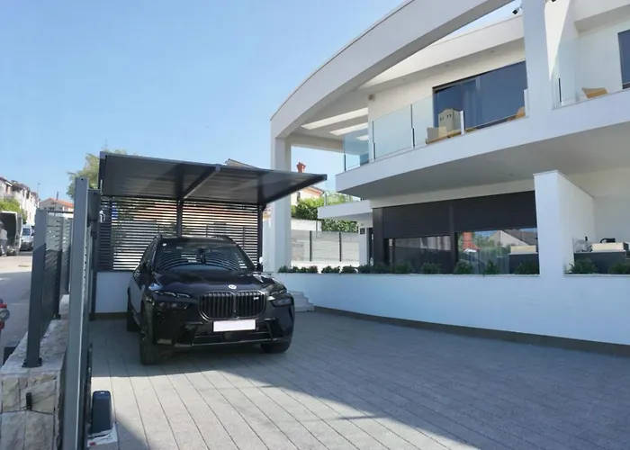 Sarah ヴィラ ヴァンタシチ